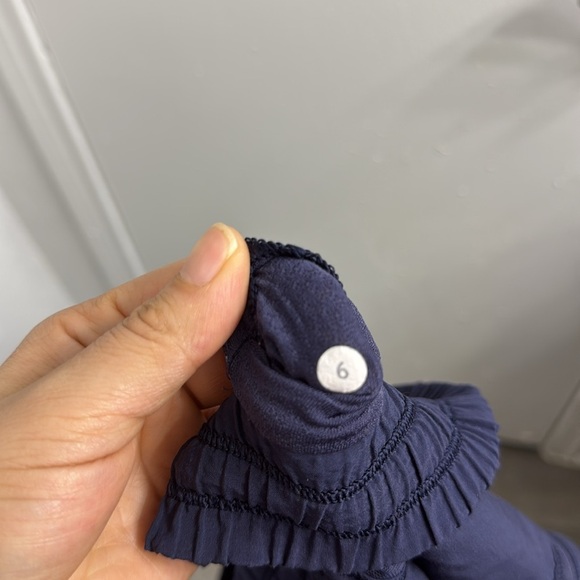 Lululemon low rise short 2.5” size 6 - Picture 7 of 7